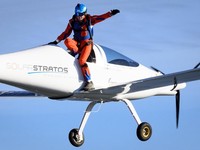 Canggih Bro! Ada Pesawat Pertama Bertenaga Surya di Swiss