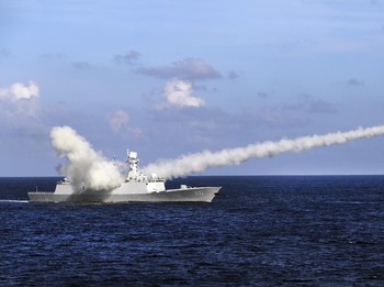 AS-China 'Perang-perangan' Lagi, Tembak Rudal hingga Sanksi