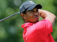 Tiger Woods Kecelakaan, Mobilnya Terbang dan Terguling