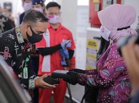Komisaris & Direksi Pertamina Bagikan Masker di Palangka Raya