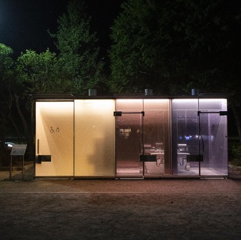 Unik! Ada Toilet Transparan di Jepang, Begini Cara Masuknya