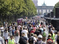 Menyemut! Pemandangan Demo 'Corona Palsu' di Berlin Jerman