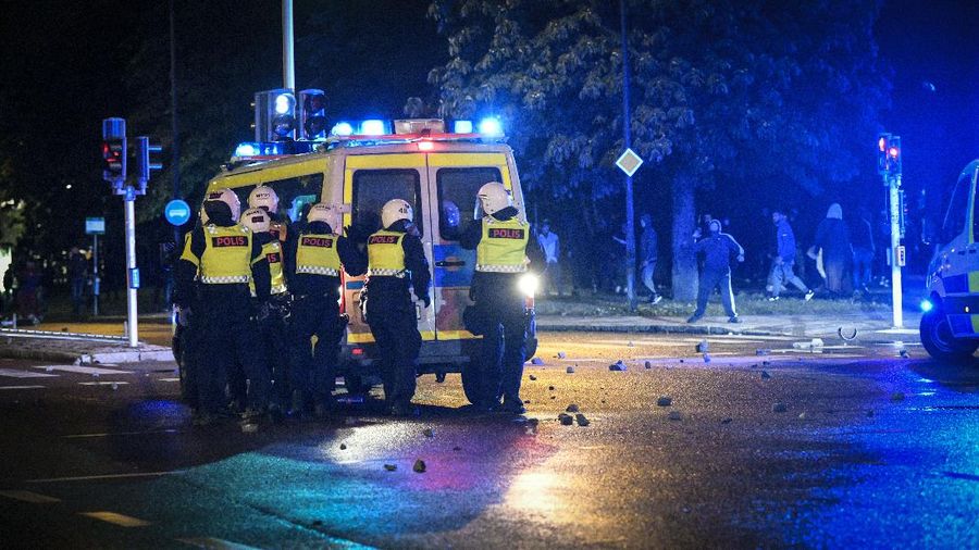 Demo membakar Alquran di kota Malmo, Swedia selatan. (AP/TT)