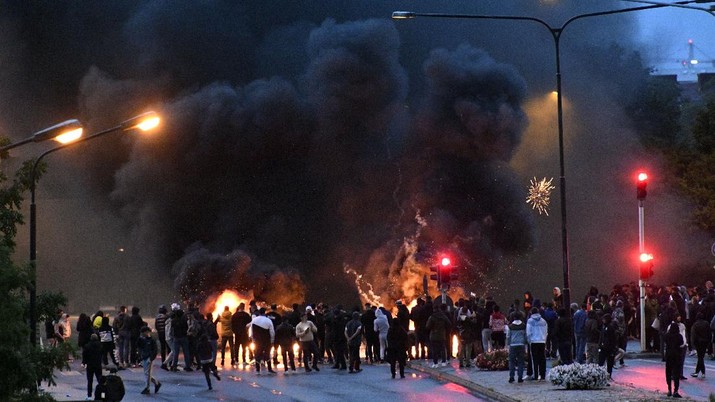 Demo membakar Alquran di kota Malmo, Swedia selatan. (AP/TT)