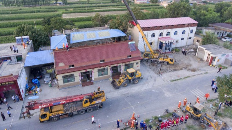 Insiden restoran roboh di Tiongkok. (AP/Yang Chenguang)