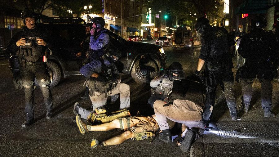 Satu orang tewas tertembak mati di Portland, Oregon, Amerika Serikat. (AP/Paula Bronstein)
