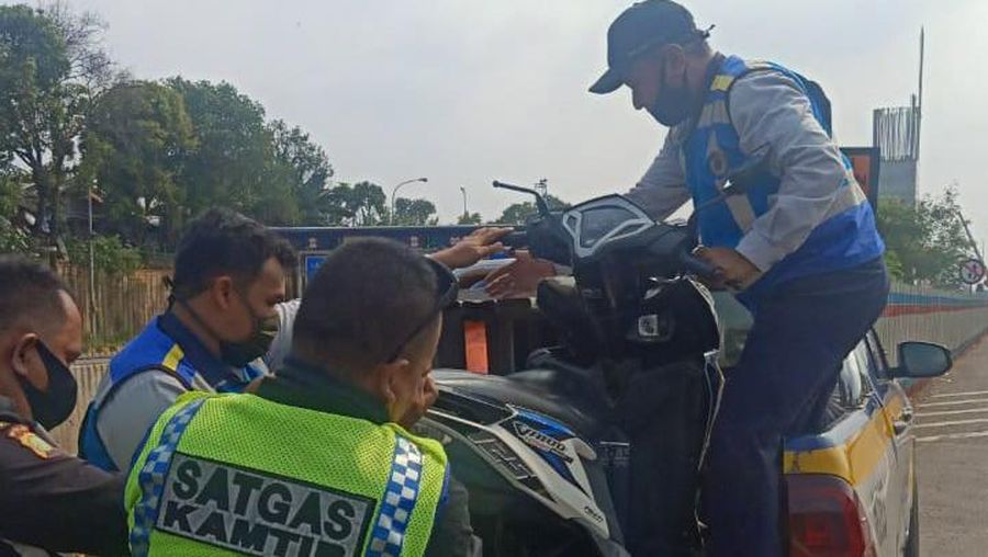 Kecelakaan motor di Jalan Tol Cikampek, Minggu 30 Agustus 2020/Istimewa