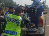 Heboh Kecelakaan Motor di Tol Jakarta-Cikampek, Kok Bisa?