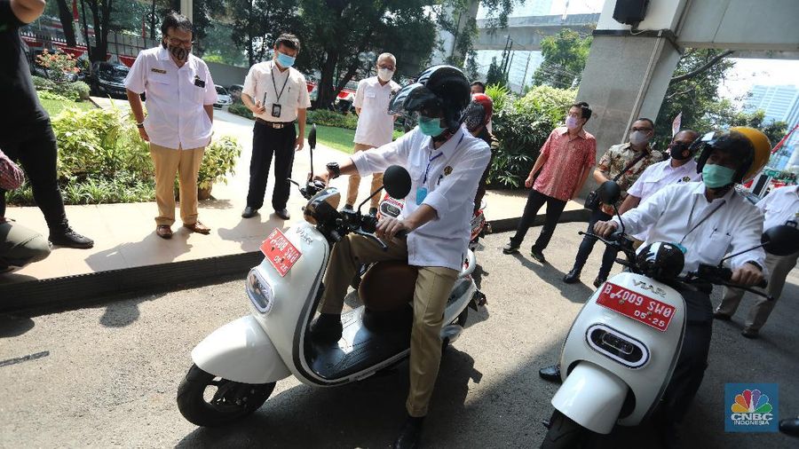 Uji Coba Stasiun Penukaran Baterai Kendaraan Listrik Umum (SPBKLU) (CNBC Indonesia/Andrean Kristianto)
