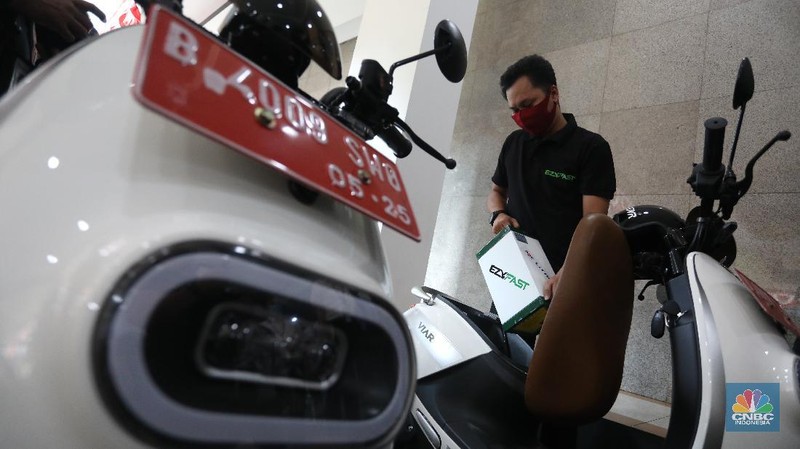 Uji Coba Stasiun Penukaran Baterai Kendaraan Listrik Umum (SPBKLU) (CNBC Indonesia/Andrean Kristianto)