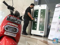 Menteri ESDM Resmikan Stasiun Penukaran Baterai Motor Listrik