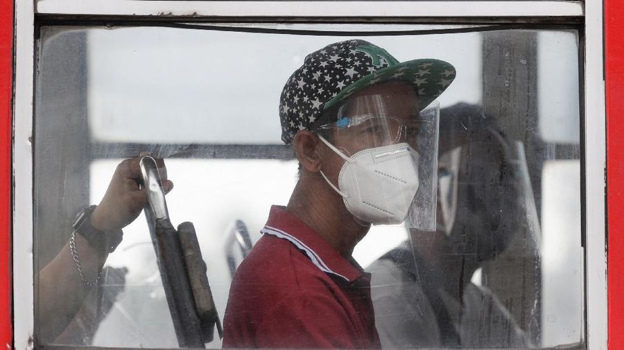 Men buy face masks to help curb the spread of the COVID-19 in Caloocan city, Philippines on Wednesday, Aug. 19, 2020. Philippine President Rodrigo Duterte has decided to ease a mild coronavirus lockdown in the capital and four outlying provinces to further reopen the country's battered economy despite having the most reported infections in Southeast Asia. (AP Photo/Aaron Favila)