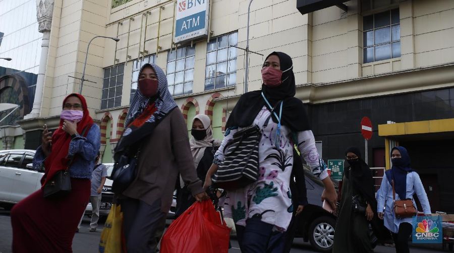 Himbauan Waspada Covid-19 (CNBC Indonesia/ Tri Susilo)
