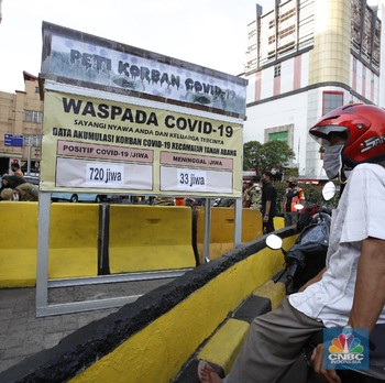 Seram! Sosialisasi Covid-19 di Tanah Abang Pakai Peti Mati