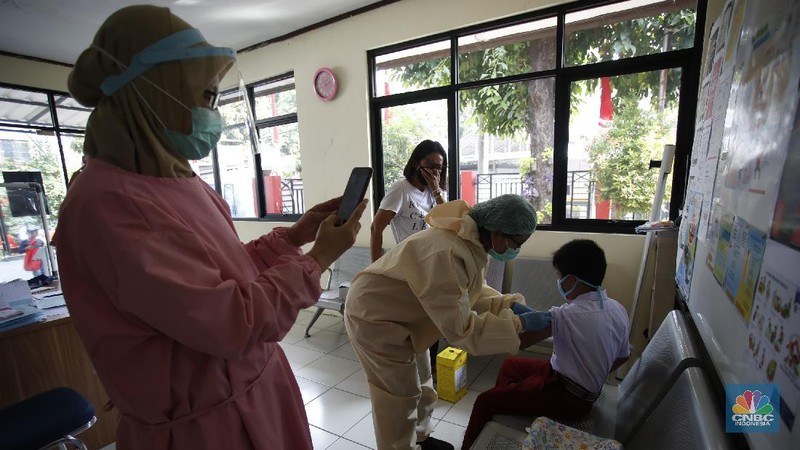 Imunisasi Campak Ditengah Pandemi Covid-19 (CNBC Indonesia/Tri Susilo)