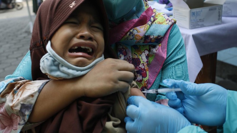 Imunisasi Campak Ditengah Pandemi Covid-19 (CNBC Indonesia/Tri Susilo)