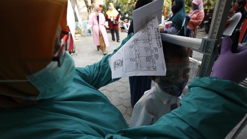 Imunisasi Campak Ditengah Pandemi Covid-19 (CNBC Indonesia/Tri Susilo)