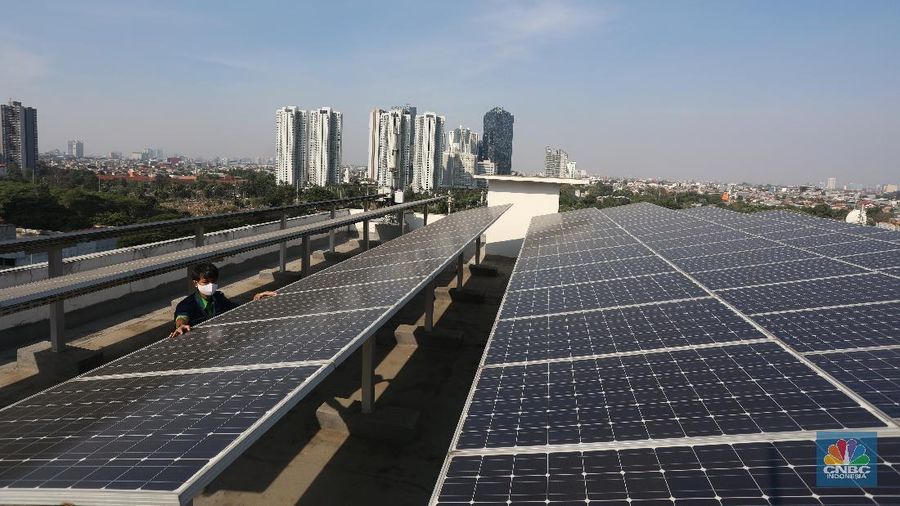 Pembangkit Listrik Tenaga Surya (PLTS). (CNBC Indonesia/ Andrean Krtistianto)
