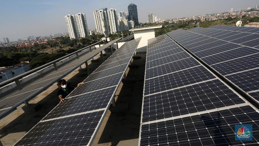Pembangkit Listrik Tenaga Surya (PLTS). (CNBC Indonesia/ Andrean Krtistianto)