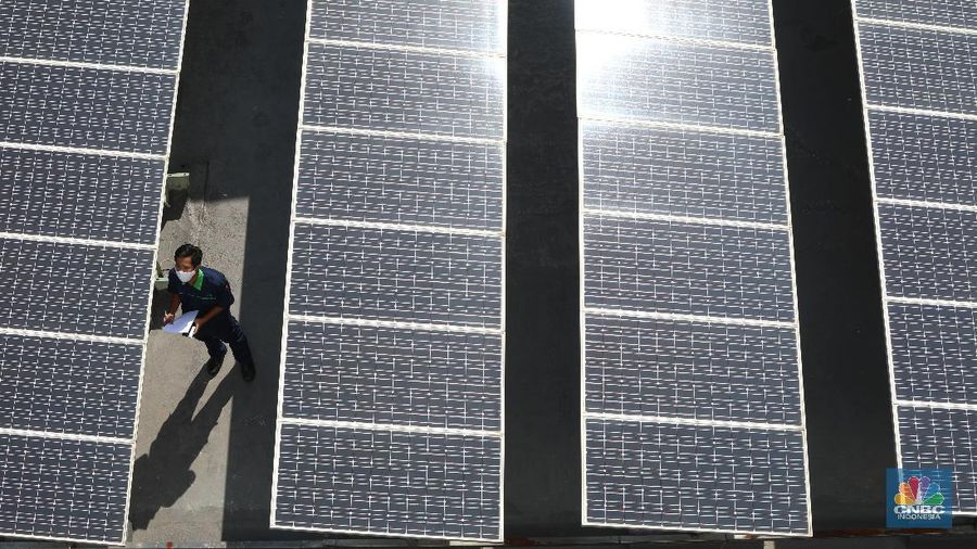 Pembangkit Listrik Tenaga Surya (PLTS). (CNBC Indonesia/ Andrean Krtistianto)