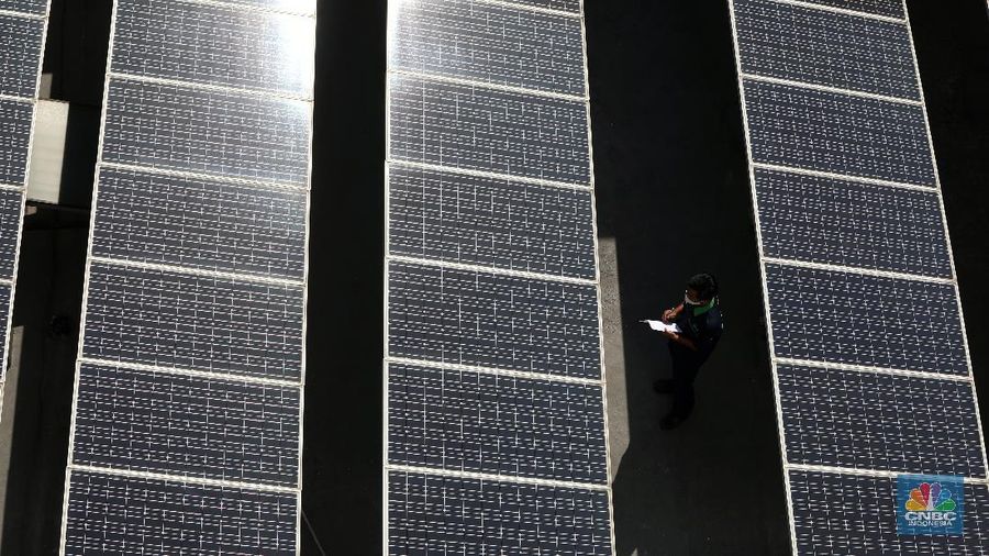Pembangkit Listrik Tenaga Surya (PLTS). (վ/ Andrean Krtistianto)