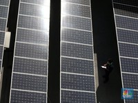 Pensiunkan Pembangkit Listrik BBM, PLN Bangun 600 MW PLTS