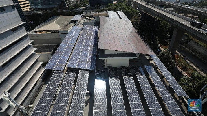 Pembangkit Listrik Tenaga Surya (PLTS). (CNBC Indonesia/ Andrean Krtistianto) Pembangkit Listrik Tenaga Surya (PLTS). (CNBC Indonesia/ Andrean Krtistianto)