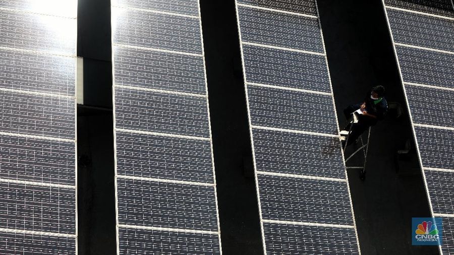 Pembangkit Listrik Tenaga Surya (PLTS). (CNBC Indonesia/ Andrean Krtistianto)