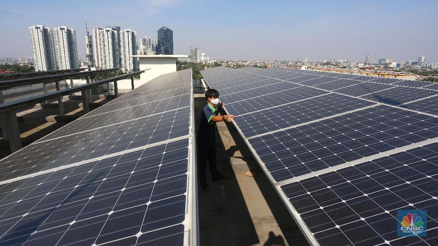 Pembangkit Listrik Tenaga Surya (PLTS). (CNBC Indonesia/ Andrean Krtistianto)