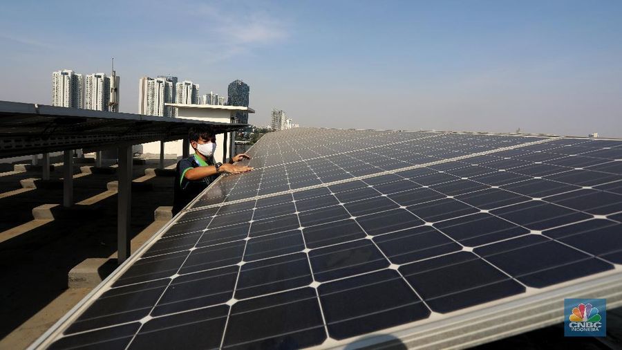 Pembangkit Listrik Tenaga Surya (PLTS). (CNBC Indonesia/ Andrean Krtistianto)