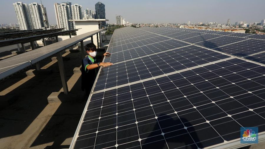 Pembangkit Listrik Tenaga Surya (PLTS). (CNBC Indonesia/ Andrean Krtistianto)