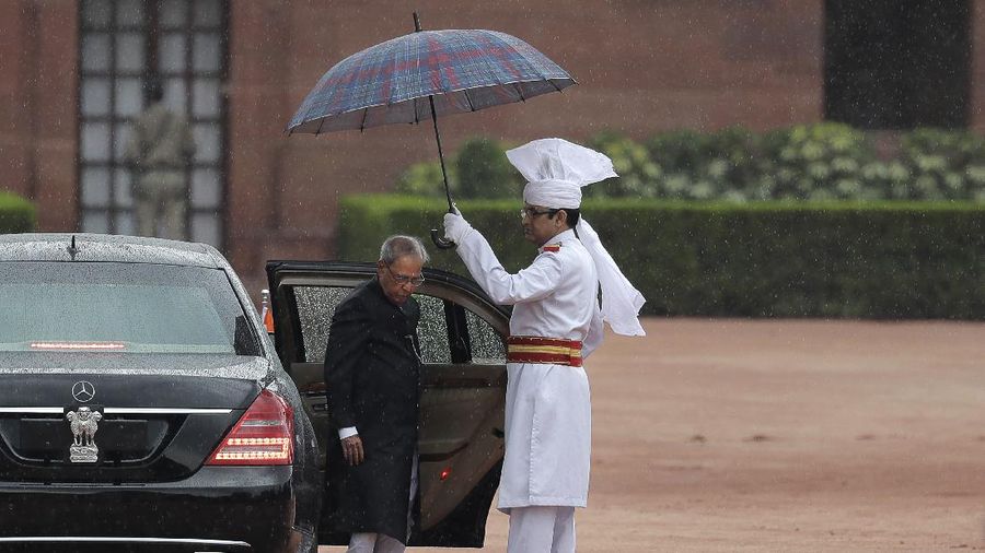 FILE- In this Tuesday, July 25, 2017, file photo, India's former President Pranab Mukherjee arrives for a joint services guard of honour before leaving Presidential palace after swearing in ceremony of new president Ram Nath Kovind in New Delhi, India. Former President Pranab Mukherjee, who was a key troubleshooter in managing fractious coalitions as a member of India's long-governing Congress party died Monday evening. He was 84. Mukherjee had emergency surgery for a blood clot in his brain on August 10 at New Delhi's Army Hospital Research and Referral. (AP Photo/Manish Swarup,file)