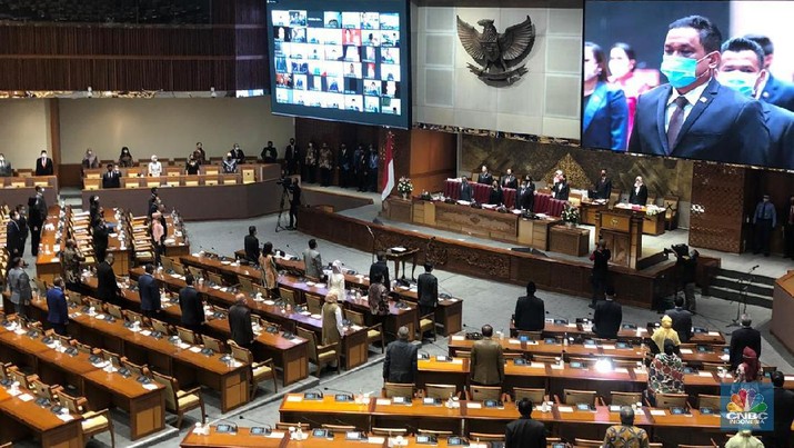Sri Mulyani di Sidang Paripurna DPR (CNBC Indonesia/Cantika Dinda) Sri Mulyani di Sidang Paripurna DPR (CNBC Indonesia/Cantika Dinda)
