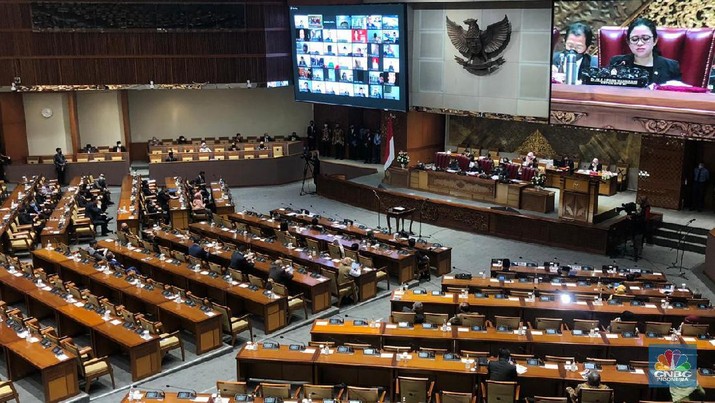 Sri Mulyani di Sidang Paripurna DPR (CNBC Indonesia/Cantika Dinda) Sri Mulyani di Sidang Paripurna DPR (CNBC Indonesia/Cantika Dinda)