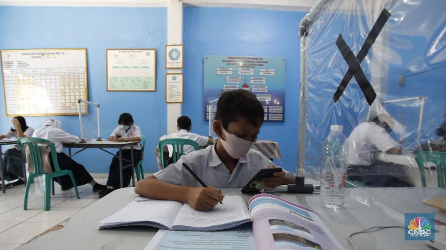 Wifi Gratis di Sekolah (CNBC Indonesia/Tri Susilo)
