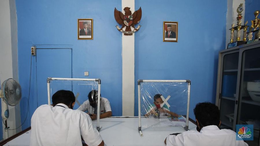 Wifi Gratis di Sekolah (CNBC Indonesia/Tri Susilo)