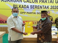Airlangga Restui Petrus-Matret Maju di Pilkada Teluk Bintuni