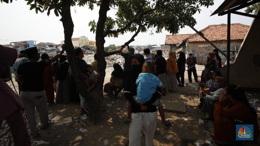 Penggusuran lahan dan rumah untuk proyek jalur tol Kunciran - Soekarno Hatta Jorr II. (CNBC Indonesia/Tri Susilo)