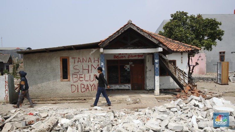 Penggusuran lahan dan rumah untuk proyek jalur tol Kunciran - Soekarno Hatta Jorr II. (CNBC Indonesia/Tri Susilo)