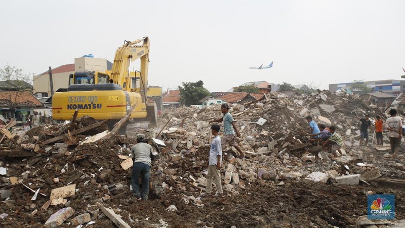 Penggusuran lahan dan rumah untuk proyek jalur tol Kunciran - Soekarno Hatta Jorr II. (CNBC Indonesia/Tri Susilo)
