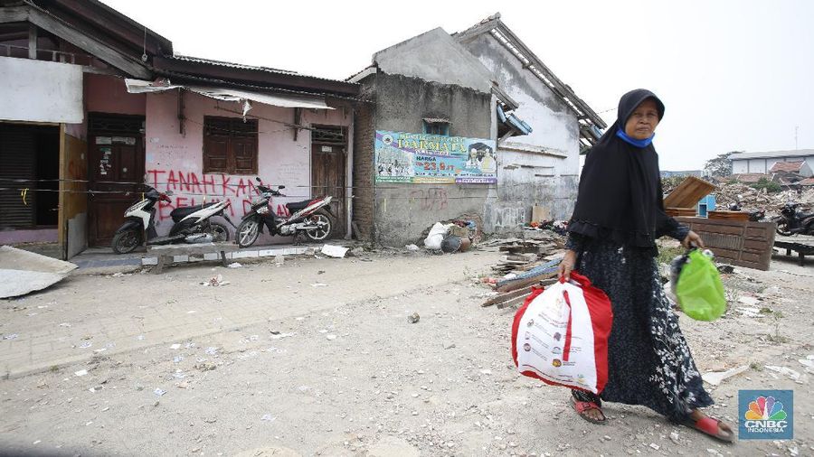 Penggusuran lahan dan rumah untuk proyek jalur tol Kunciran - Soekarno Hatta Jorr II. (CNBC Indonesia/Tri Susilo)