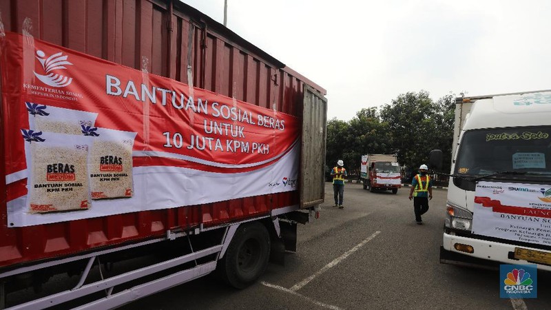 Program Bantuan Sosial Beras untuk 10 Juta Keluarga Indonesia (CNBC Indonesia/Andrean Kristianto)