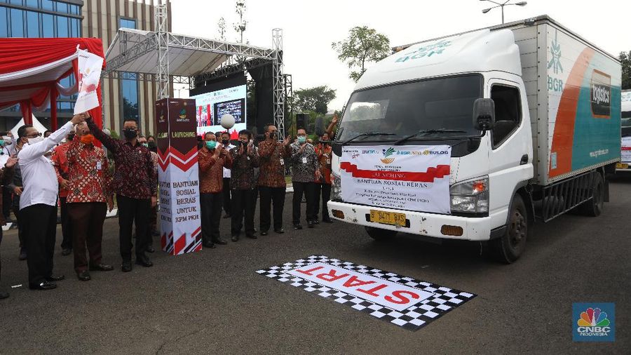 Program Bantuan Sosial Beras untuk 10 Juta Keluarga Indonesia (CNBC Indonesia/Andrean Kristianto)