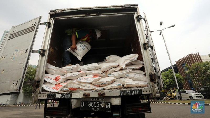 Program Bantuan Sosial Beras untuk 10 Juta Keluarga Indonesia (CNBC Indonesia/Andrean Kristianto)