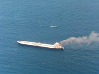 Bawa 2 Juta Barel Minyak, Sebuah Tanker Terbakar di Sri Lanka