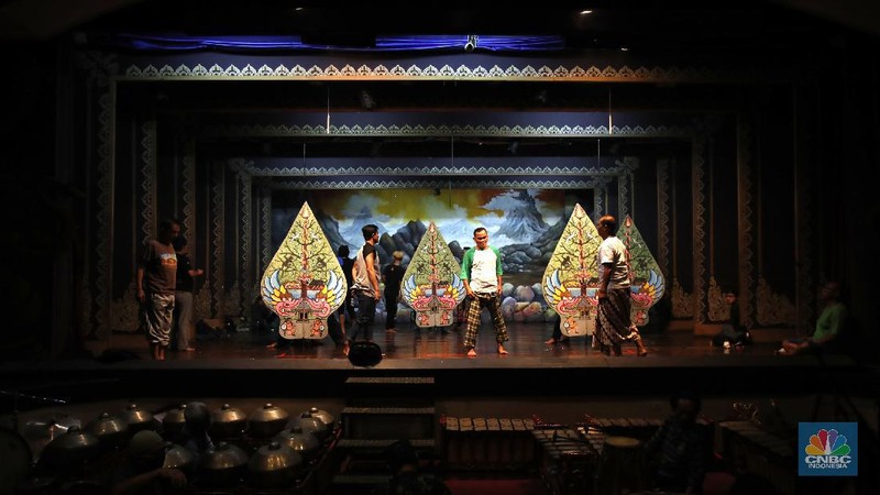 Latihan Wayang Orang di Tengah Pandemi Covid-19 (CNBC Indonesia/ Tri Susilo)