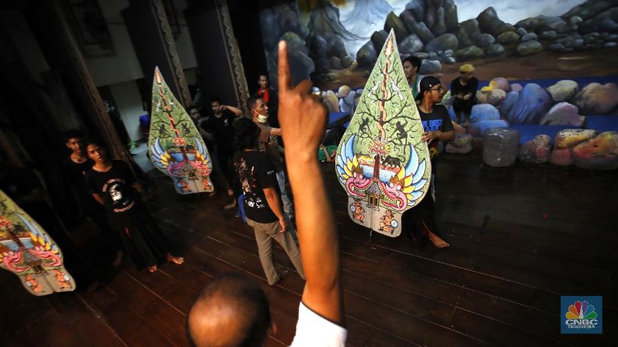 Latihan Wayang Orang di Tengah Pandemi Covid-19 (CNBC Indonesia/ Tri Susilo)