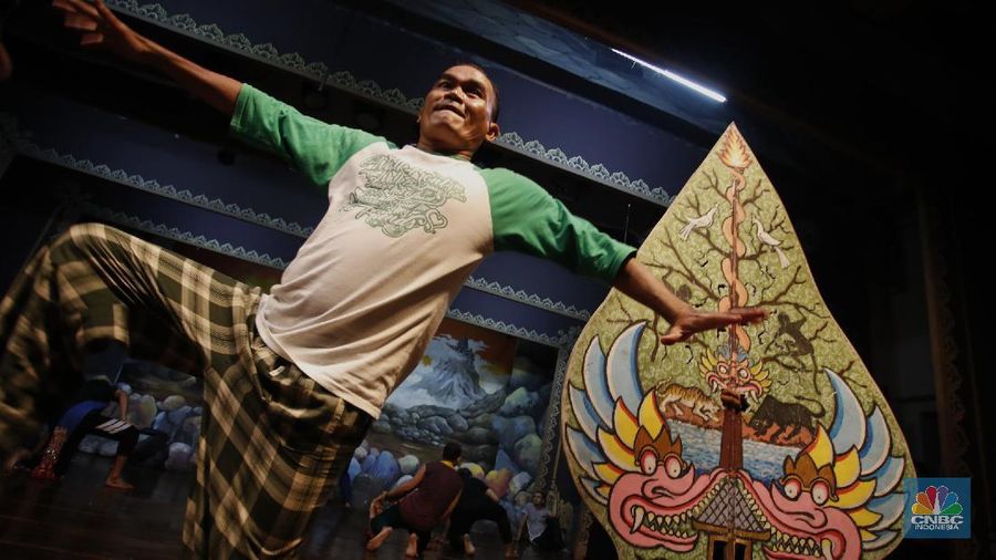 Latihan Wayang Orang di Tengah Pandemi Covid-19 (CNBC Indonesia/ Tri Susilo)