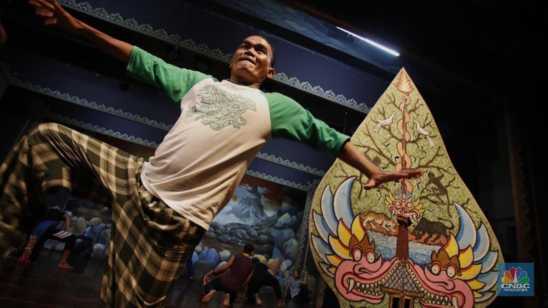 Latihan Wayang Orang di Tengah Pandemi Covid-19 (CNBC Indonesia/ Tri Susilo)