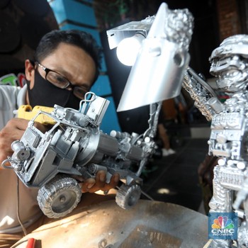 Unik! Pria ini Ubah Limbah Komputer Jadi Robot Hingga Asbak